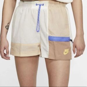 Nike Sportswear Icon Clash Women's Shorts